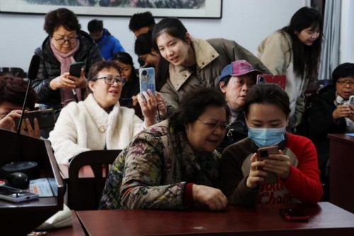 江蘇師范大學(xué)傳媒與影視學(xué)院以光影傳遞黨員溫度