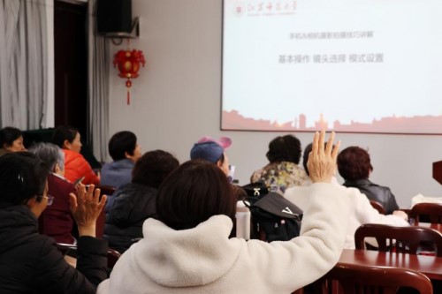 江蘇師范大學(xué)傳媒與影視學(xué)院以光影傳遞黨員溫度